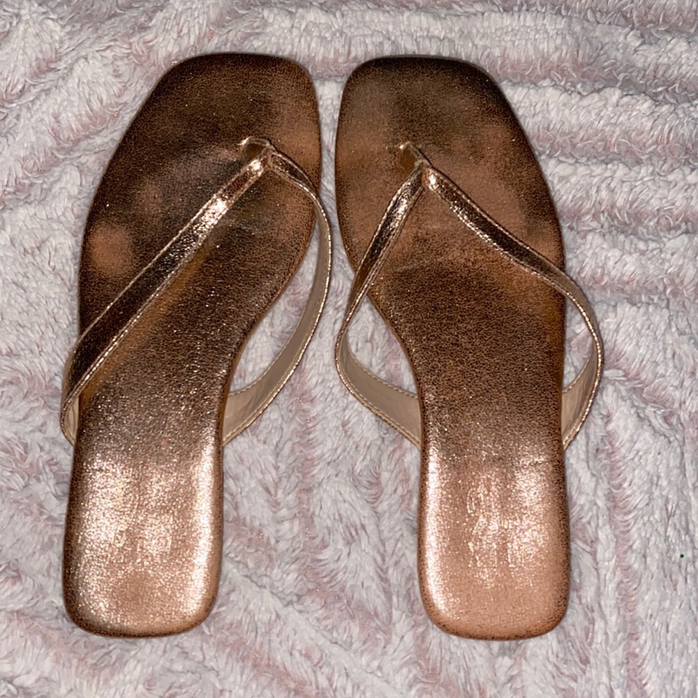 Gold size 7 flip flops